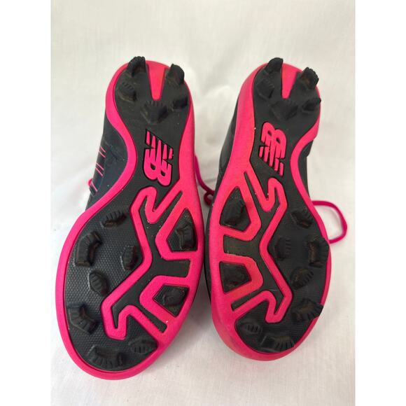 New balance kleets for girls size 2 M - Picture 3 of 5